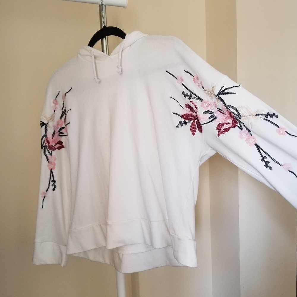 Embroidered bell sleeve hoodie